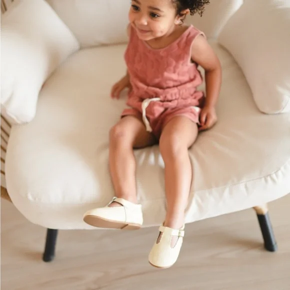 Riley T-Straps - Scalloped - Pale Yellow - Picture 11 of 15